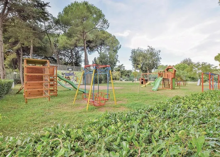 Awesome Home In Baia Domizia Saurunca